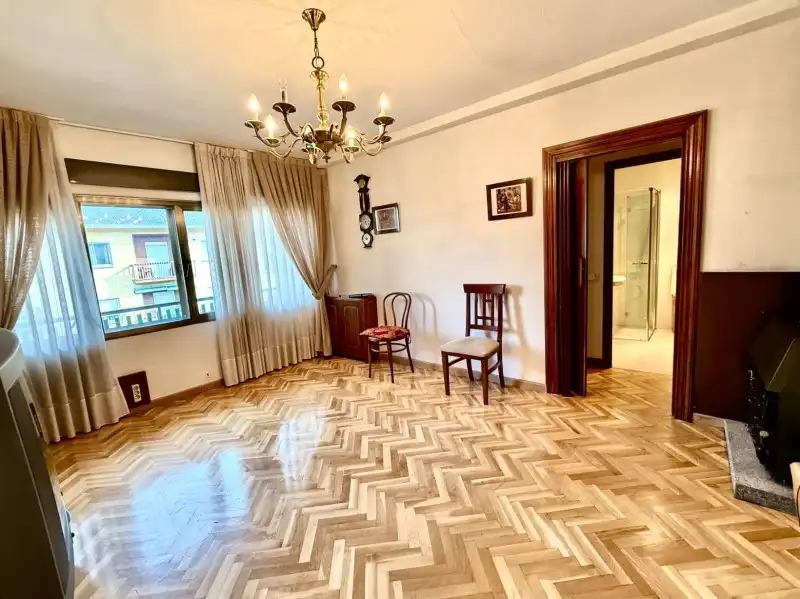 Wohnzimmer von Wohnung zum Verkauf in El Espinar mit Heizung, Privatgarten und Parkett
