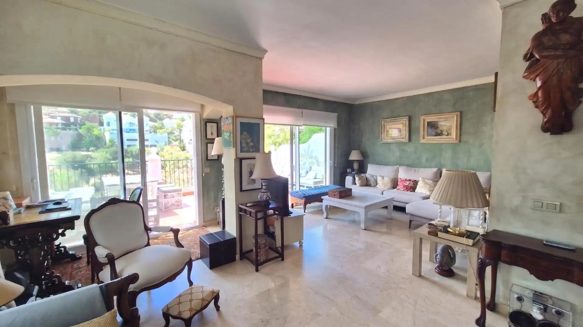 Living room of Houses for sale in Benahavís  with Air Conditioner, Terrace and Storage room