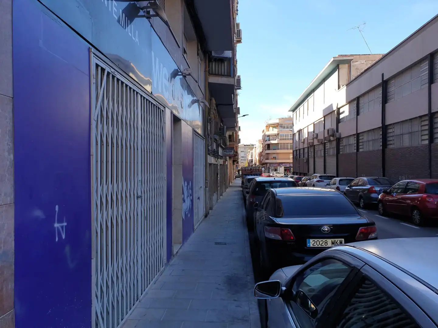 Vista exterior de Local en venta en Elda