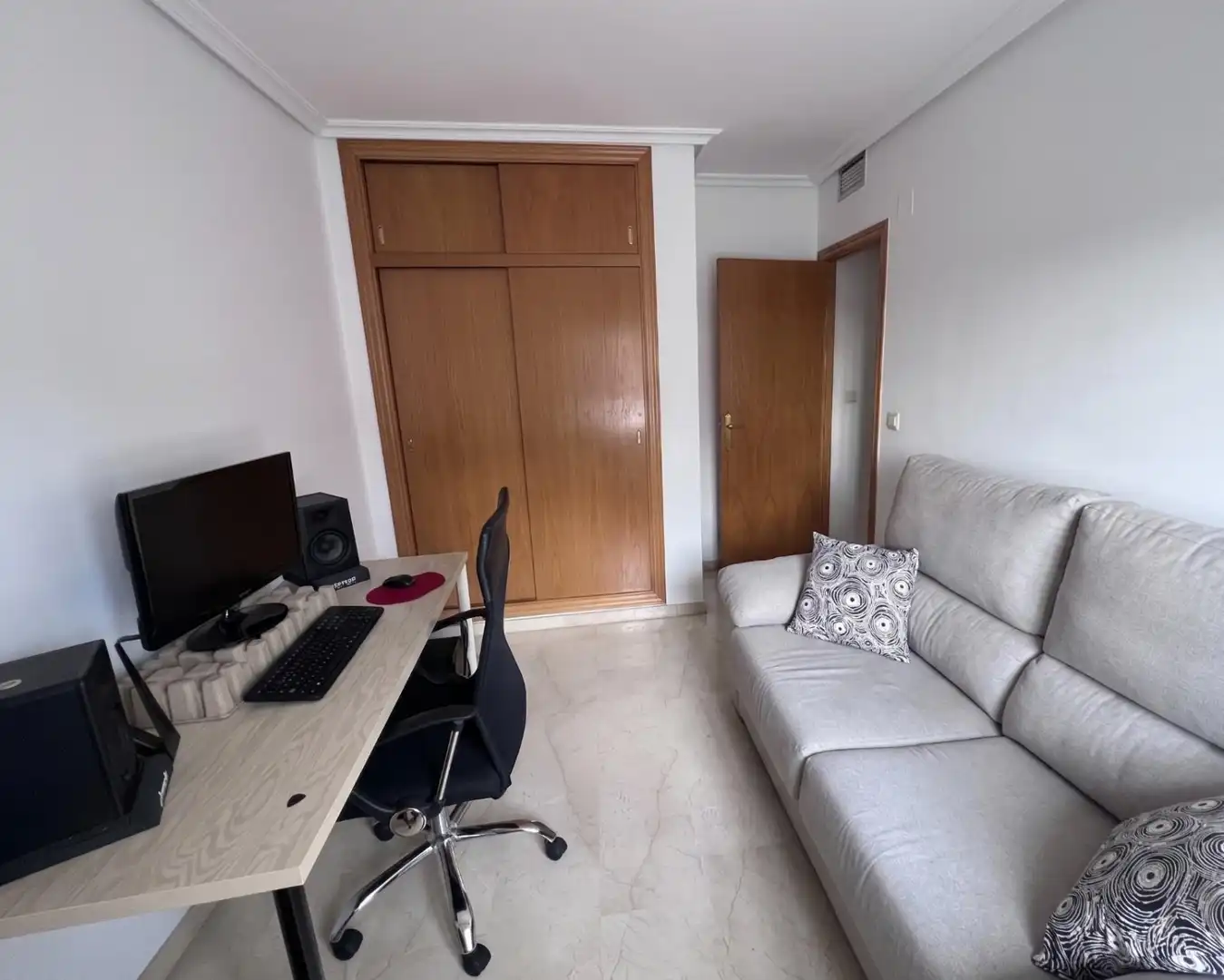 Schlafzimmer von Wohnungen zur Miete in Murcia mit Möbliert, Waschmaschine und Mikrowelle