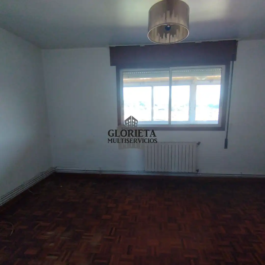 Habitación de Piso en venta en Vigo  con Calefacción, Parquet y Terraza