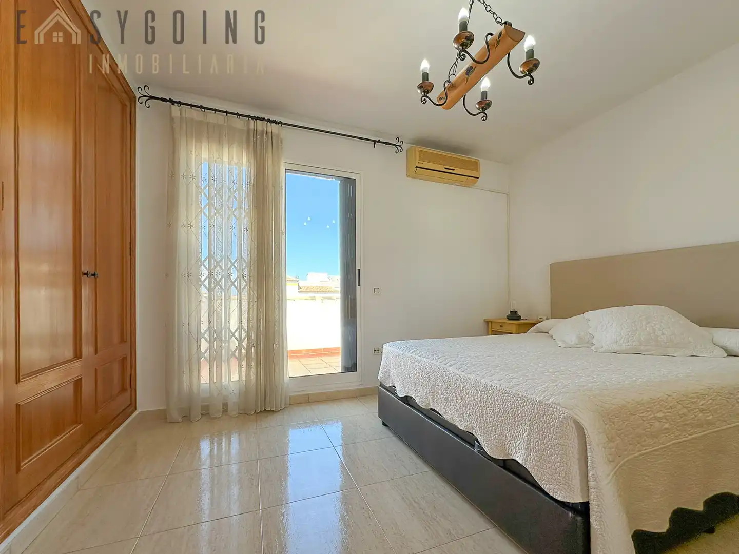 Schlafzimmer von Einfamilien-Reihenhaus zum Verkauf in Santa Pola mit Klimaanlage, Terrasse und Gemeinschaftspool