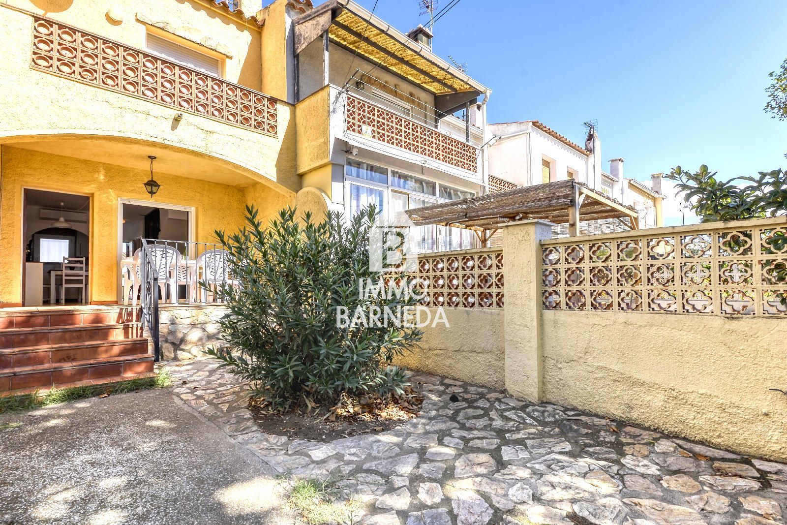 Exterior view of House or chalet for sale in Empuriabrava  with Air Conditioner, Heating and Private garden