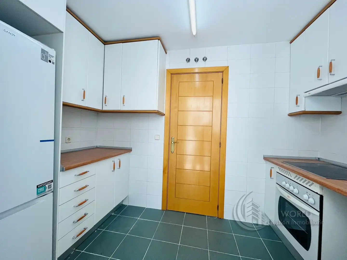 Cocina de Piso de alquiler en Madrid con Aire acondicionado, Calefacción y Horno