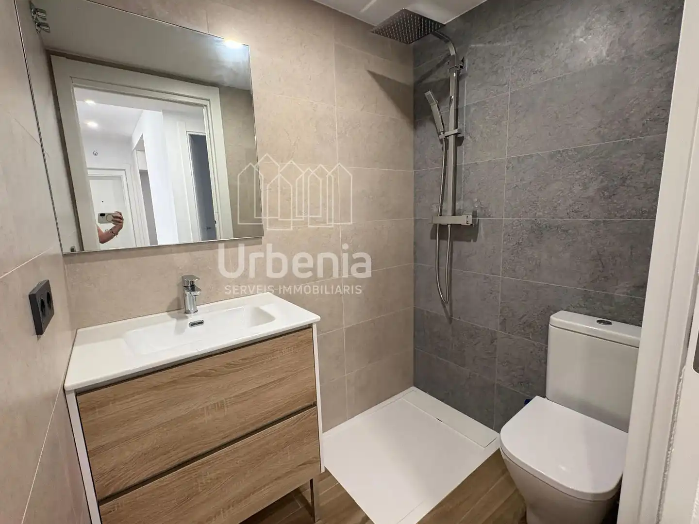 Baño de Piso en venta en Blanes con Aire acondicionado, Calefacción y Terraza