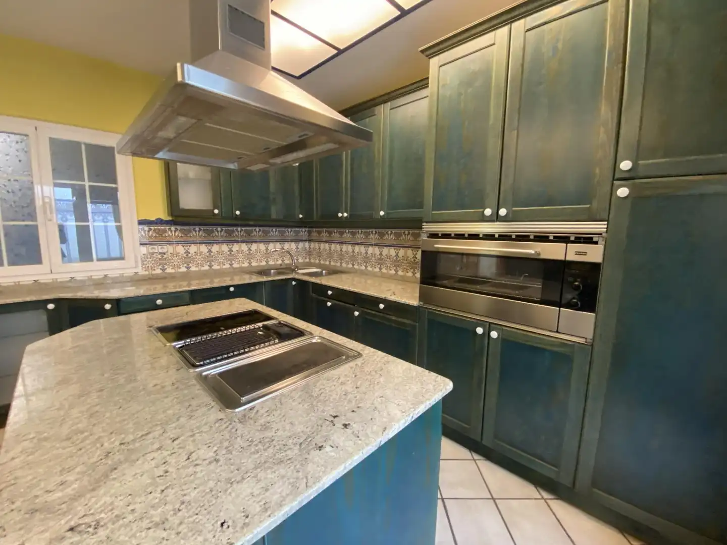 Küche von Einfamilien-Reihenhaus zum Verkauf in Loiu mit Heizung, Privatgarten und Terrasse