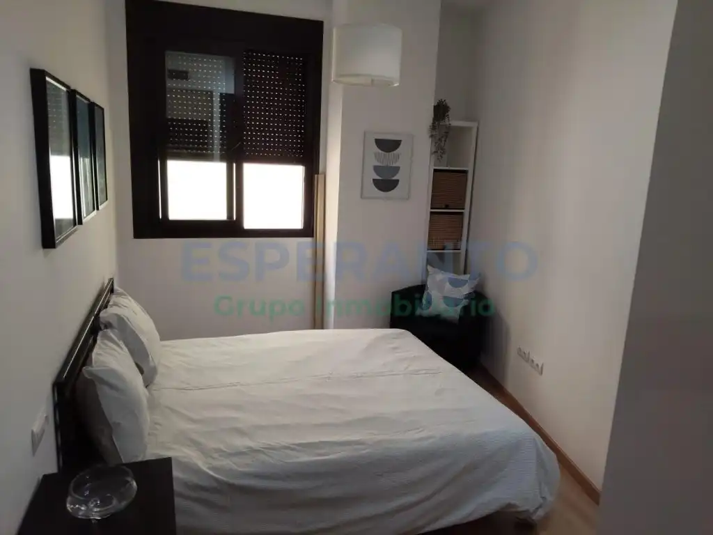 Dormitori de Apartament de lloguer en Málaga amb Aire condicionat, TV i Internet