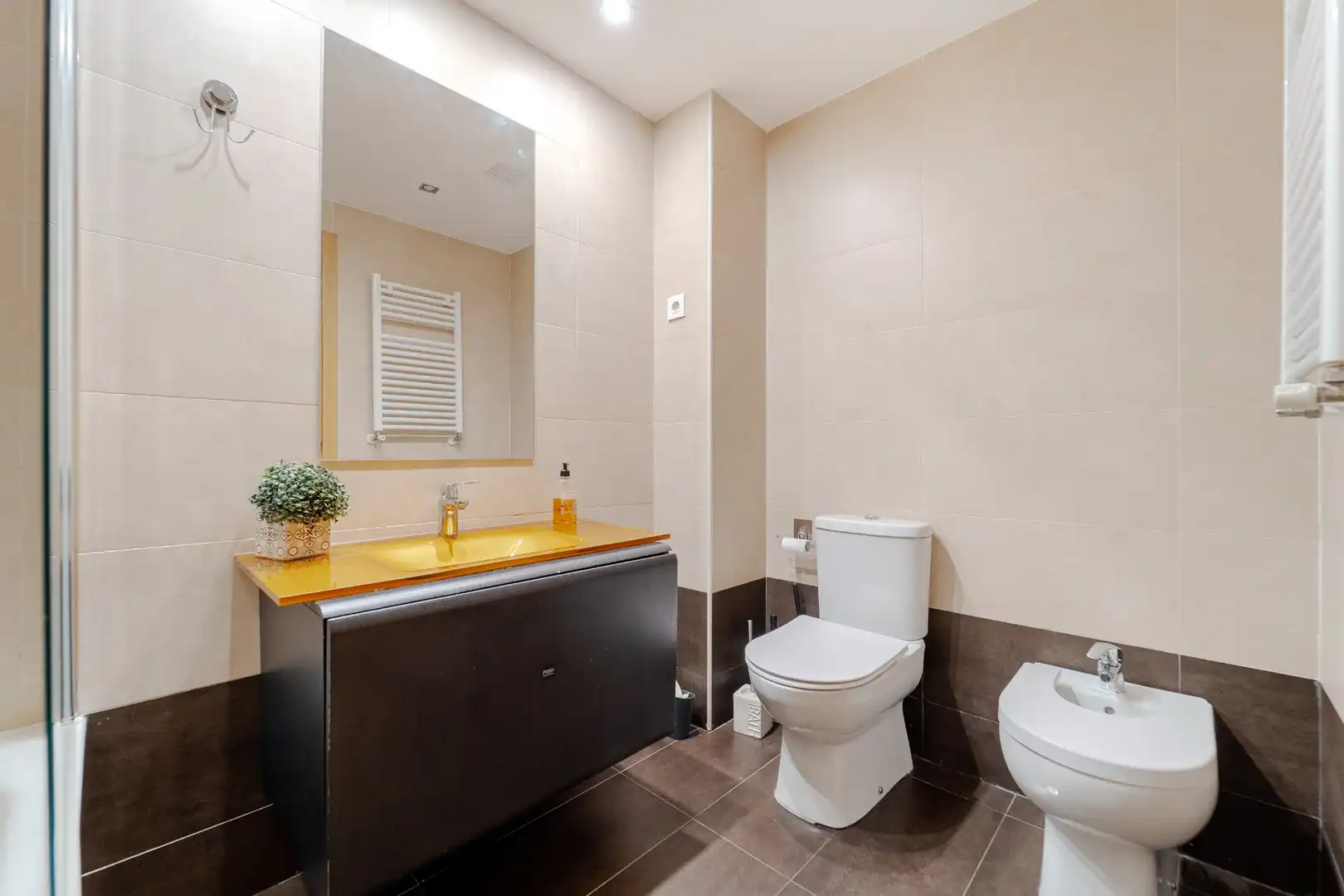 Bathroom of Flat for sale in Móstoles  with Air Conditioner, Heating and Private garden