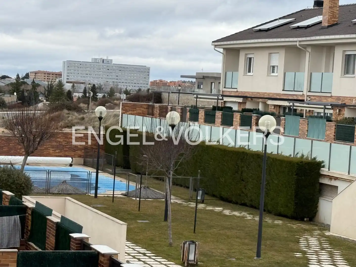 Piscina de Casa adosada en venda en Ávila amb Calefacció, Terrassa i Traster