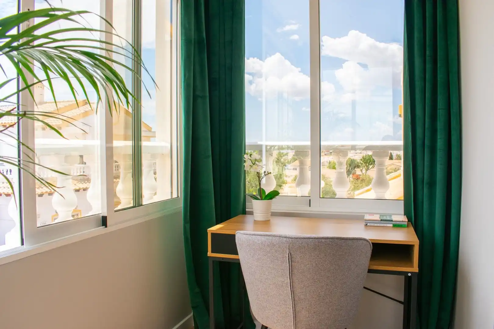 Schlafzimmer von Einfamilien-Reihenhaus zum Verkauf in Orihuela mit Klimaanlage, Heizung und Privatgarten