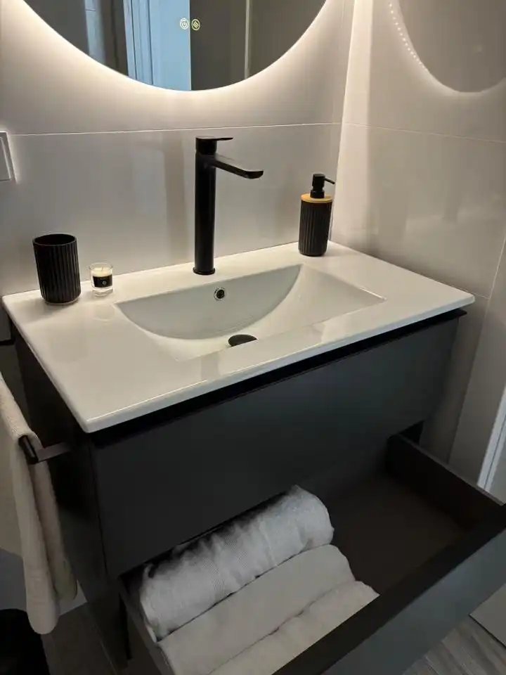 Bathroom of Flat for rent in Leganés  with Air Conditioner, Furnished and Internet
