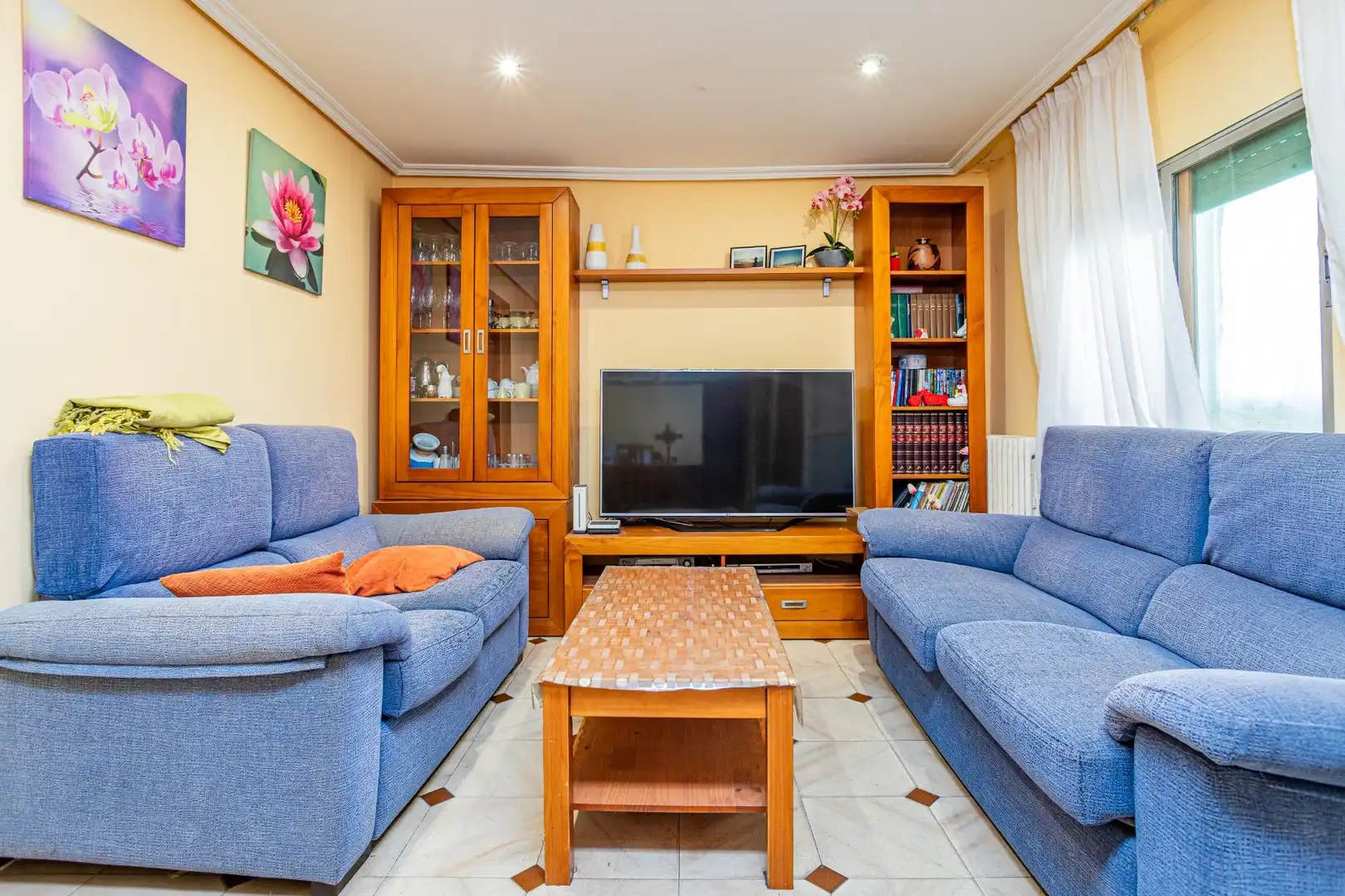 Living room of Houses for sale in Madrid  with Air Conditioner and Heating
