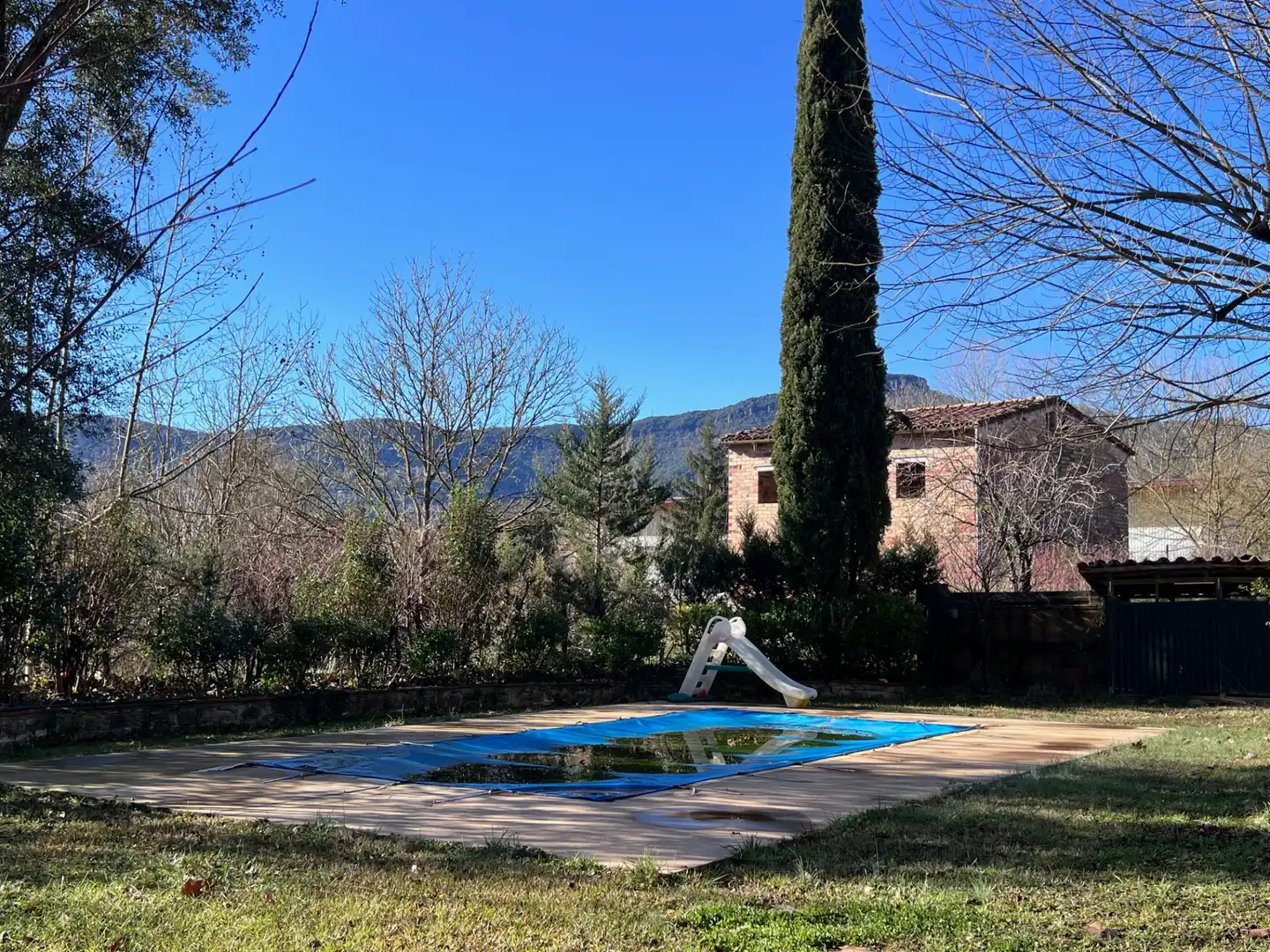 Piscina de Finca rústica en venda en Mieres (Girona) amb Aire condicionat, Jardí privat i Parquet
