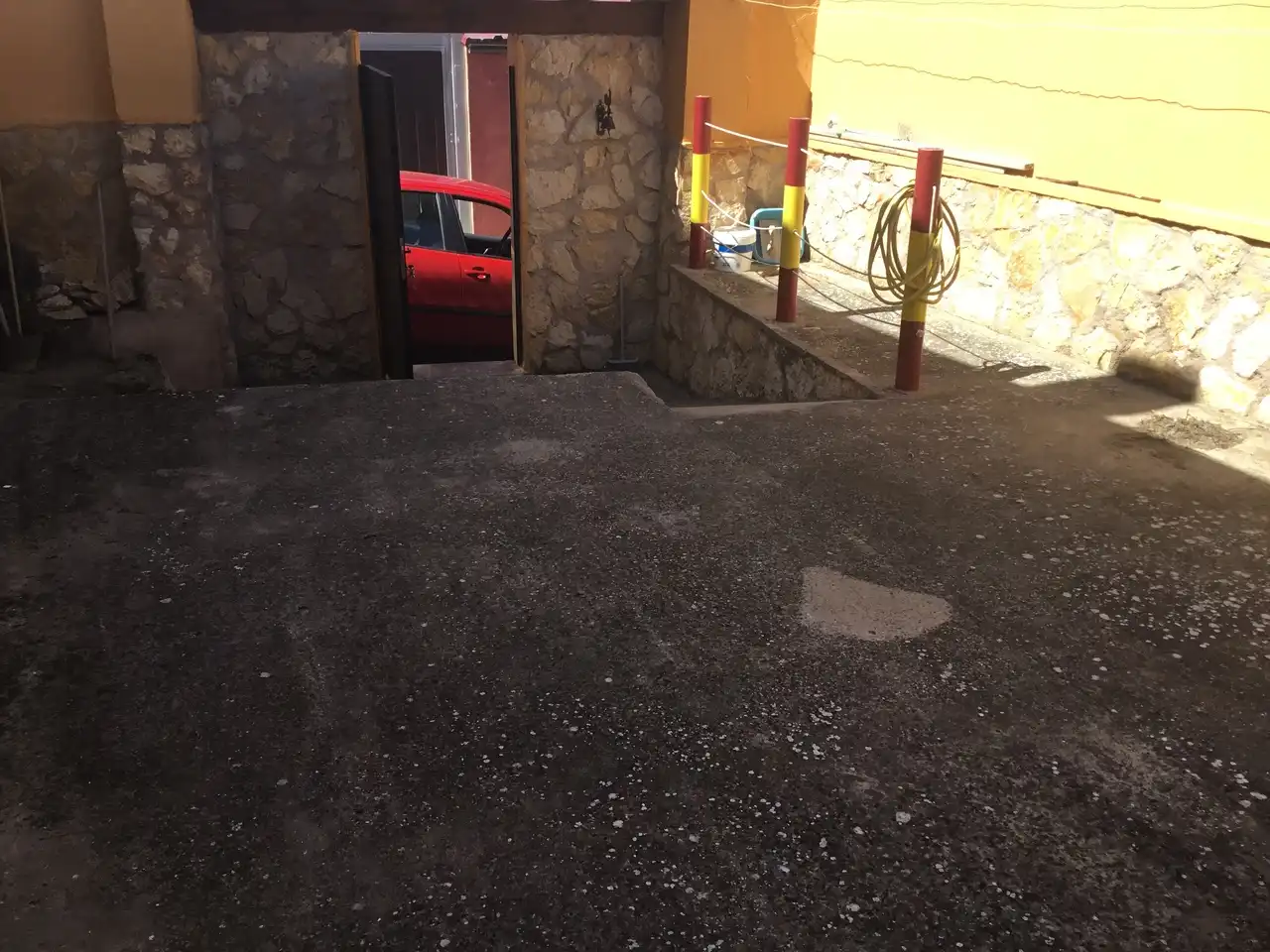 Aparcament de Casa adosada en venda en Villamayor de los Montes amb Calefacció, Parquet i Moblat