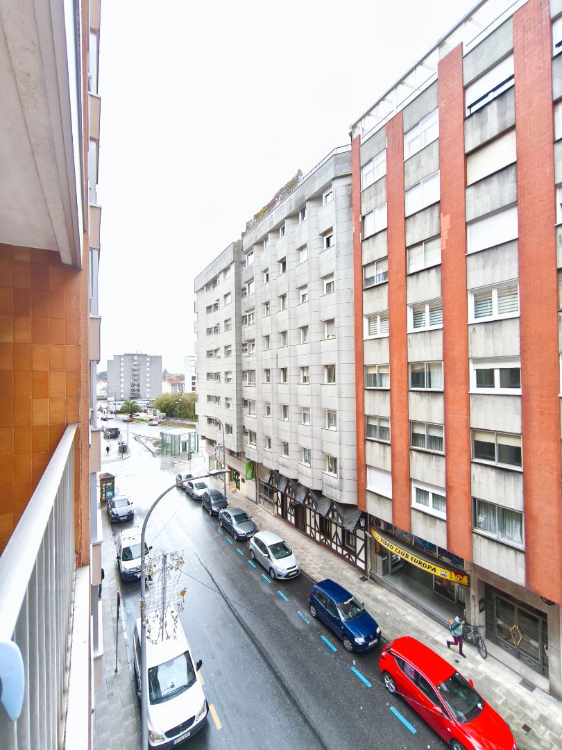 Vista exterior de Pis en venda en Santiago de Compostela  amb Moblat i Balcó