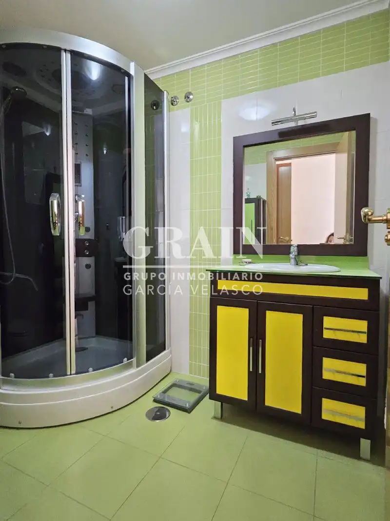 Bathroom of Flat for sale in Albacete  with Air Conditioner, Heating and Storage room