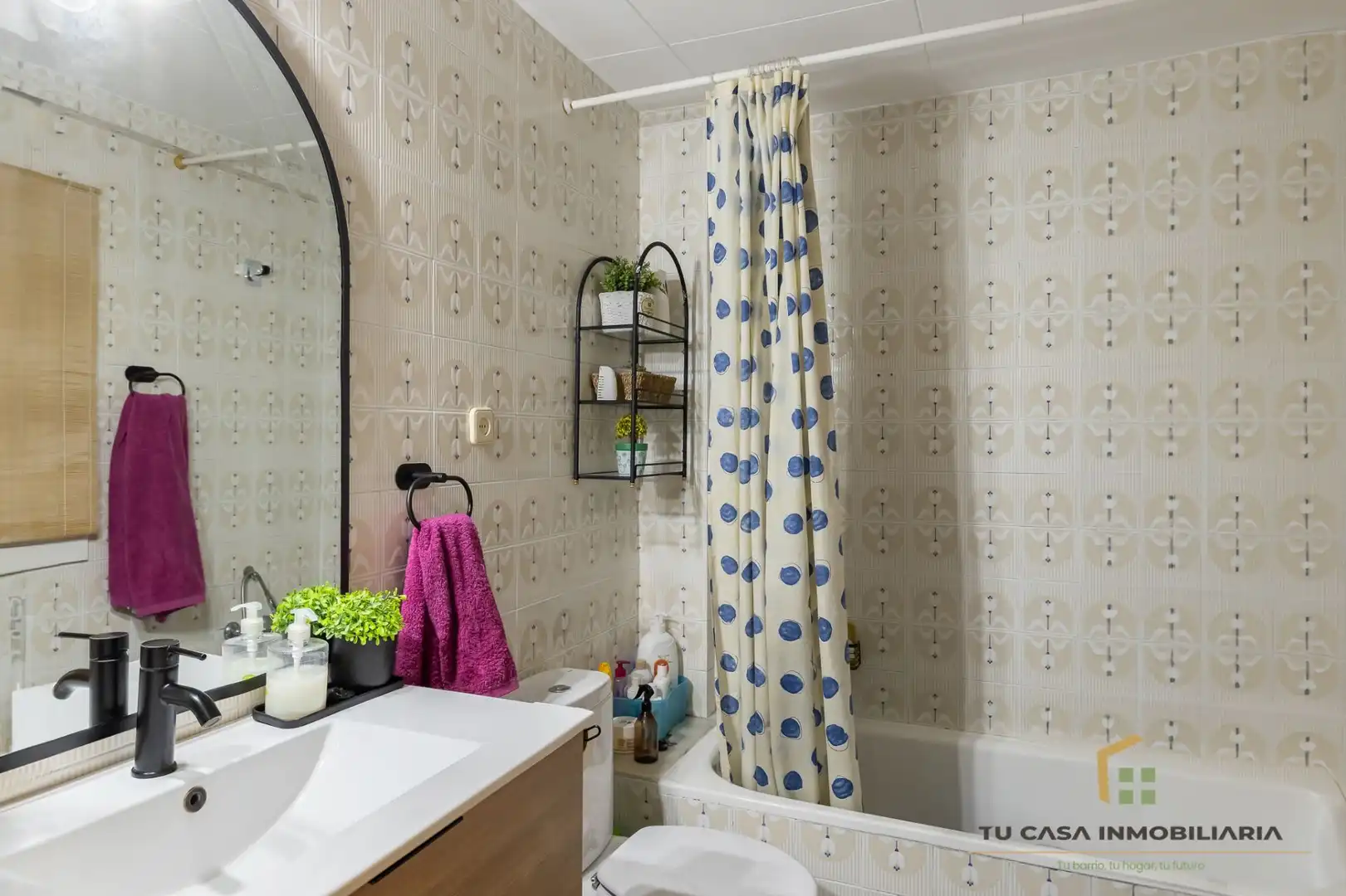 Bathroom of Flat for sale in Badalona  with Air Conditioner, Heating and Terrace