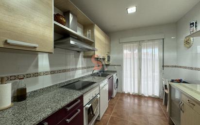 Cuina de Casa o xalet en venda en Aldeamayor de San Martín amb Calefacció, Jardí privat i Terrassa