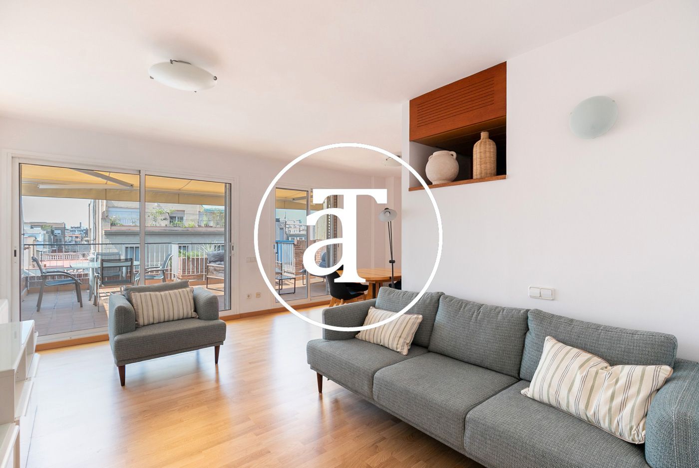Sala de estar de Ático de alquiler en  Barcelona Capital con Aire acondicionado, Calefacción y Terraza