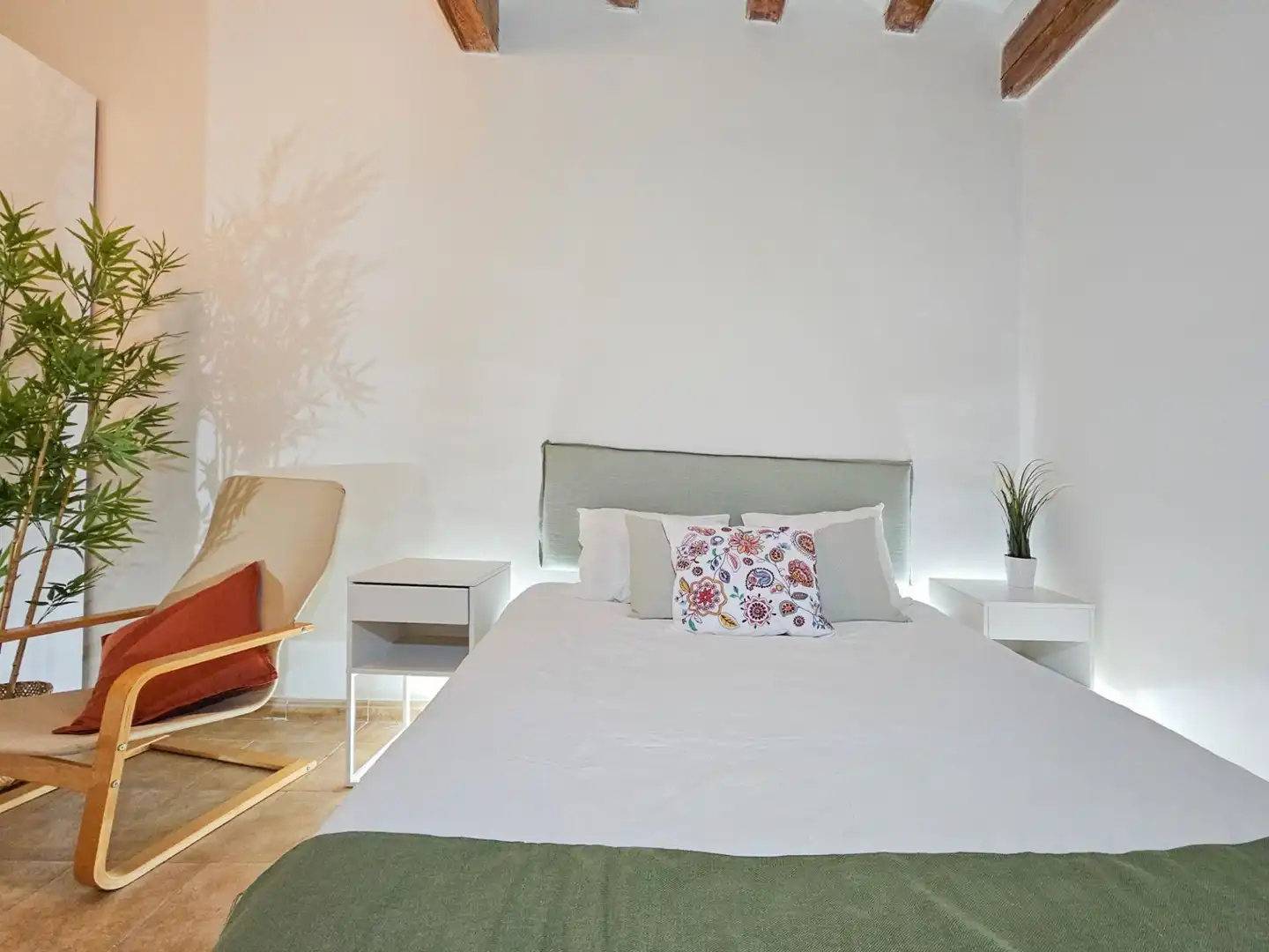 Bedroom of Apartments for sale in Barcelona