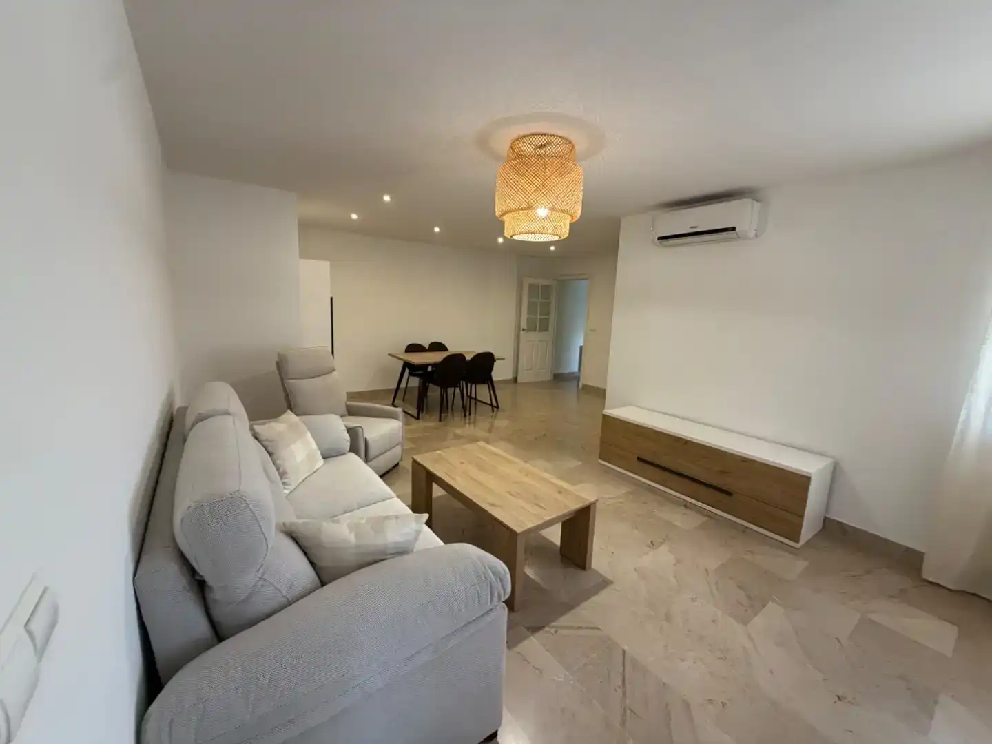 Sala d'estar de Pis de lloguer en Armilla amb Aire condicionat