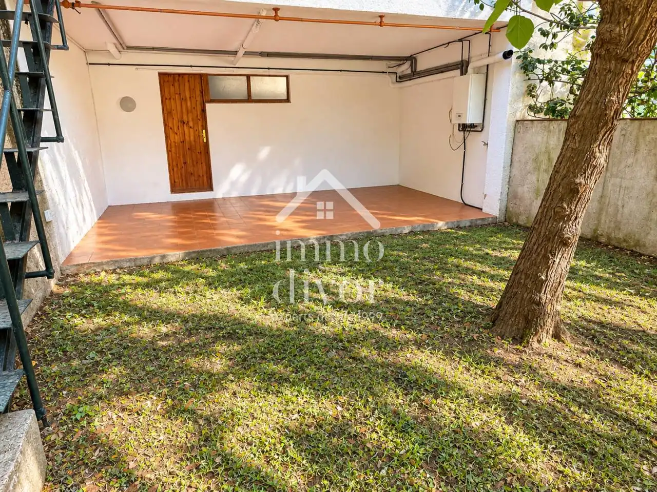 Casa aparellada amb jardí en venda a Centre, imagen 27