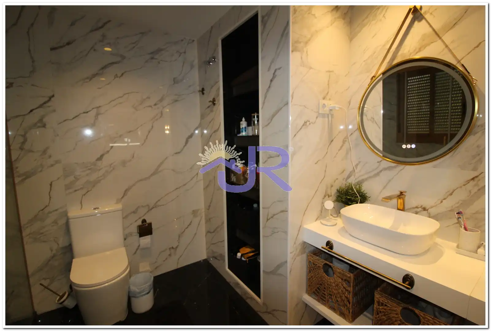 Bathroom of Houses for sale in Paracuellos de Jarama  with Air Conditioner, Private garden and Swimming Pool