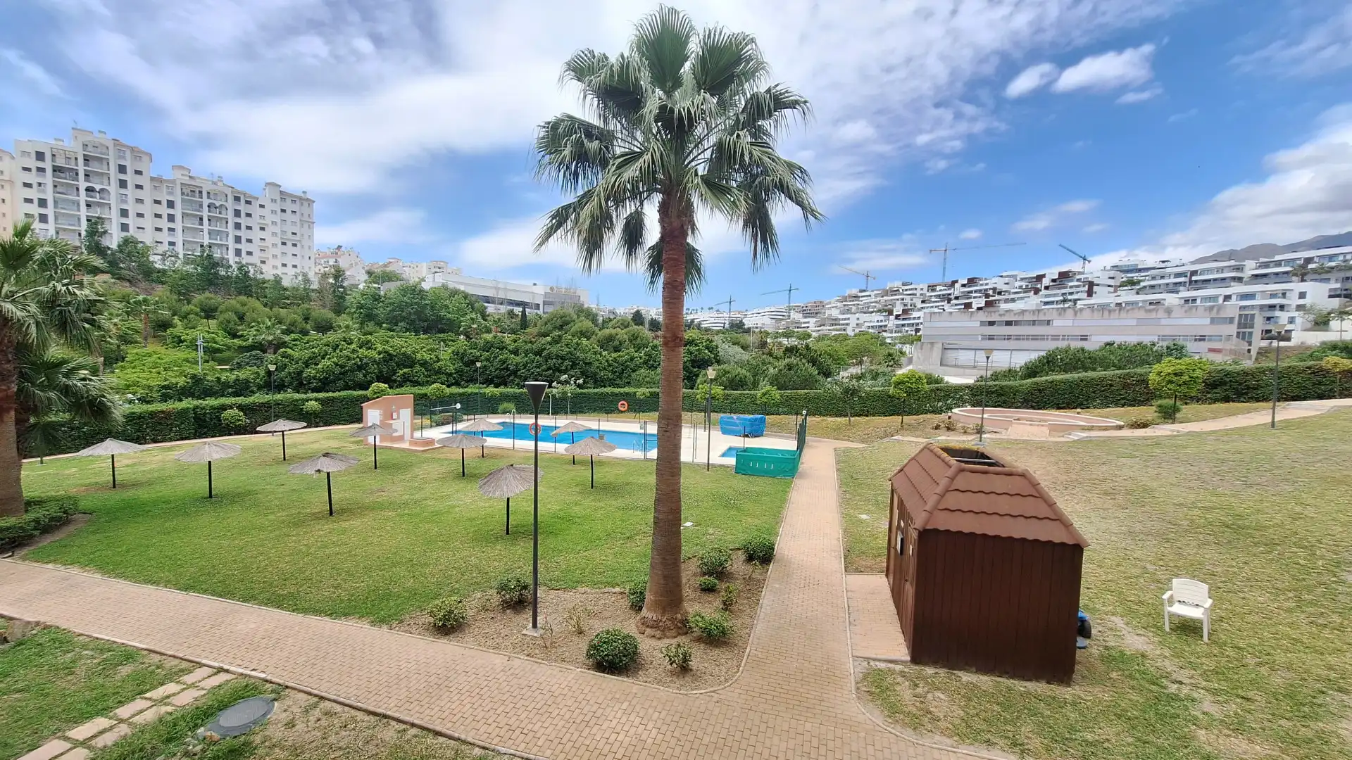 Piscina de Pis en venda en Estepona amb Aire condicionat, Calefacció i Terrassa