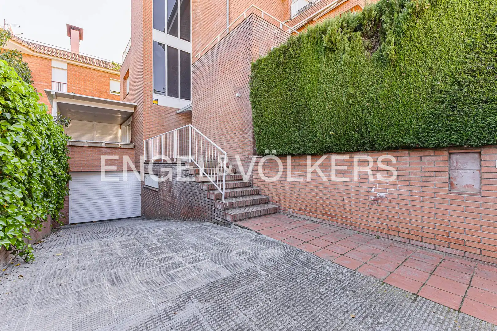 Exterior view of Detached homes for sale in Sant Cugat del Vallès  with Air Conditioner, Heating and Private garden