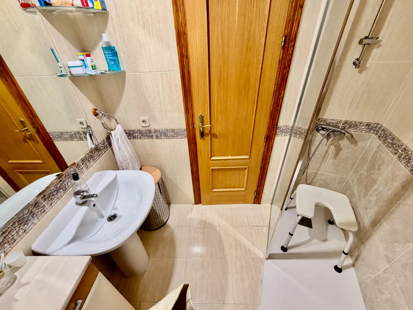 Bathroom of Flat for sale in Madrid  with Air Conditioner, Heating and Parquet flooring