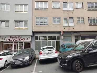 Business premises to rent in Cambre