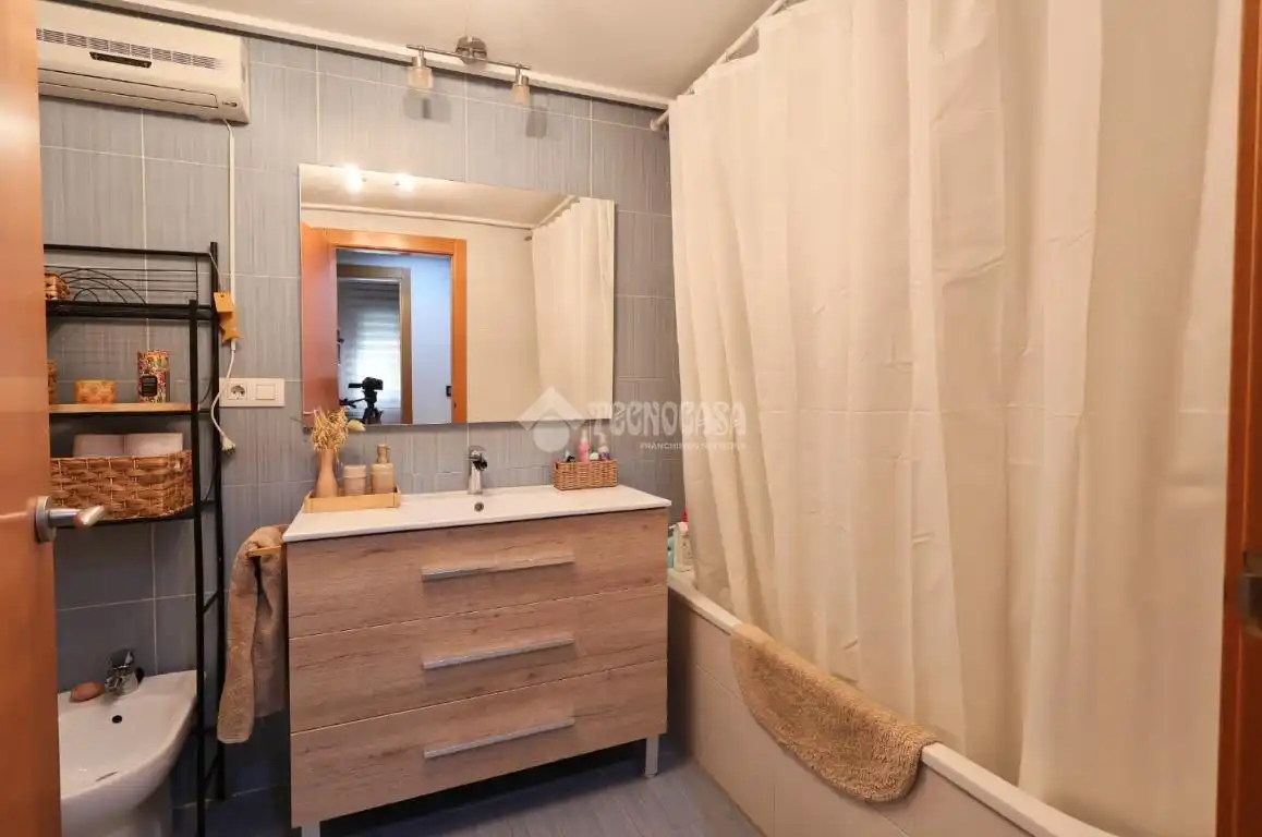 Badezimmer von Wohnung zum Verkauf in Sagunto / Sagunt mit Klimaanlage, Heizung und Balkon