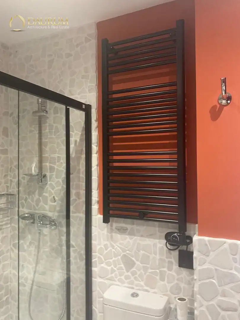 Baño de Piso en venta en Madrid con Calefacción, Terraza y Amueblado
