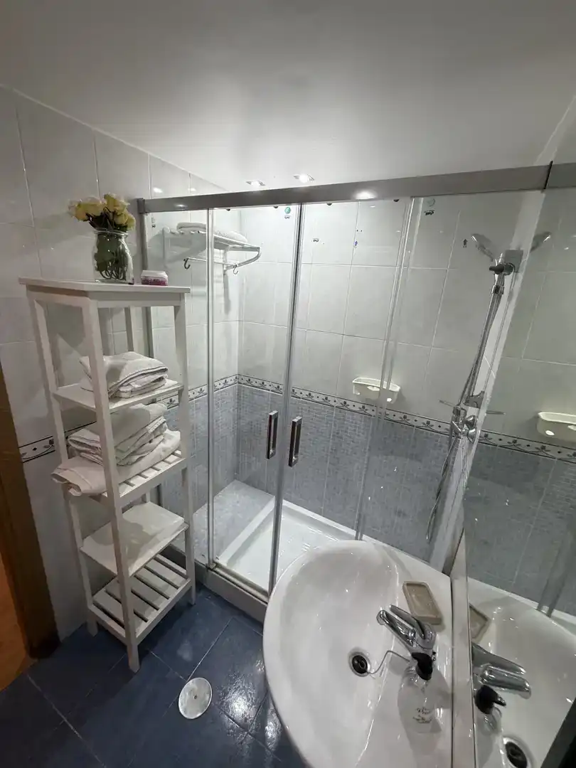 Badezimmer von Wohnung zur Miete in Jerez de la Frontera mit Klimaanlage, Schwimmbad und Balkon