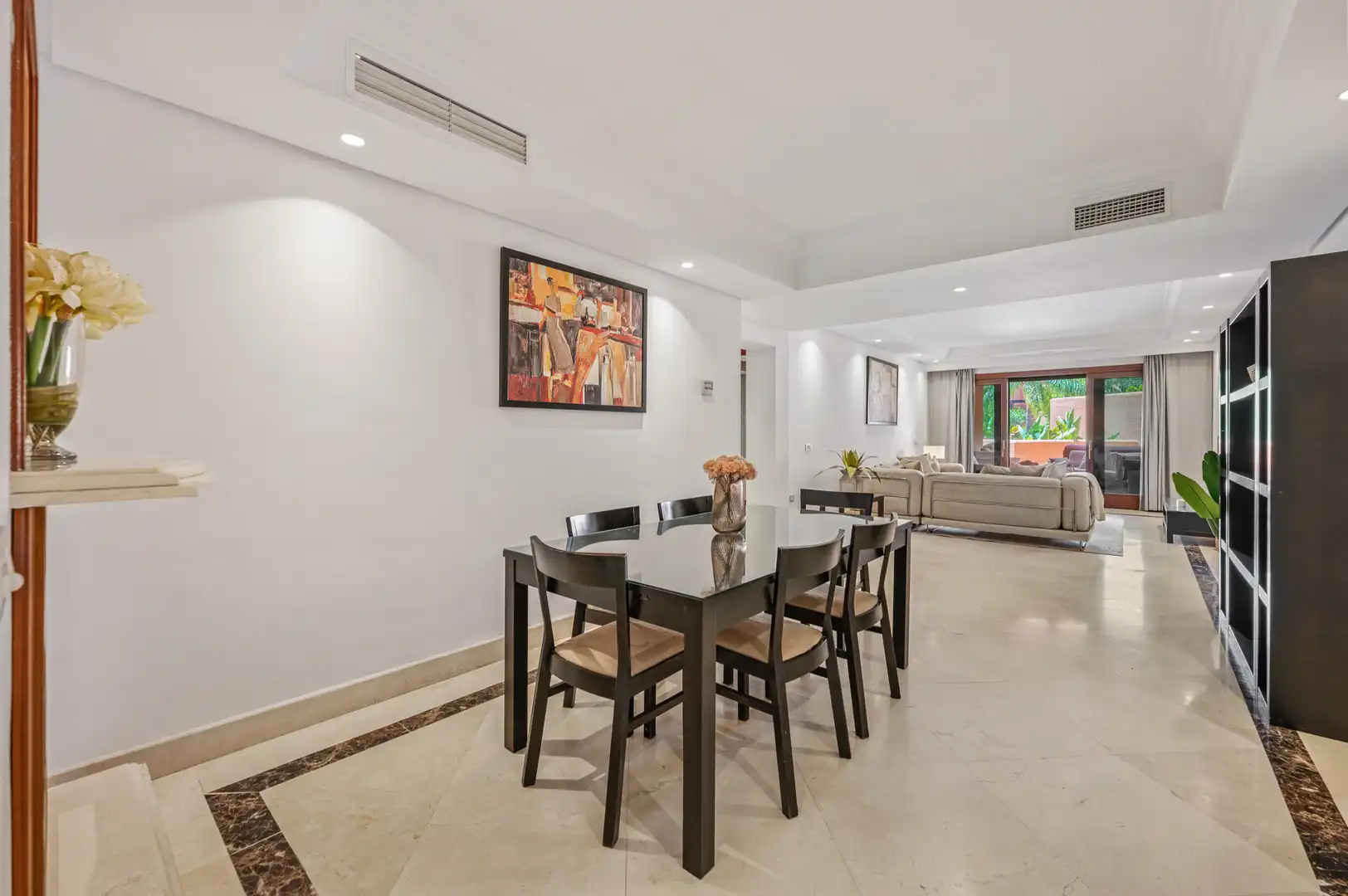 Comedor de Apartamento de alquiler en Estepona con Aire acondicionado, Terraza y Piscina