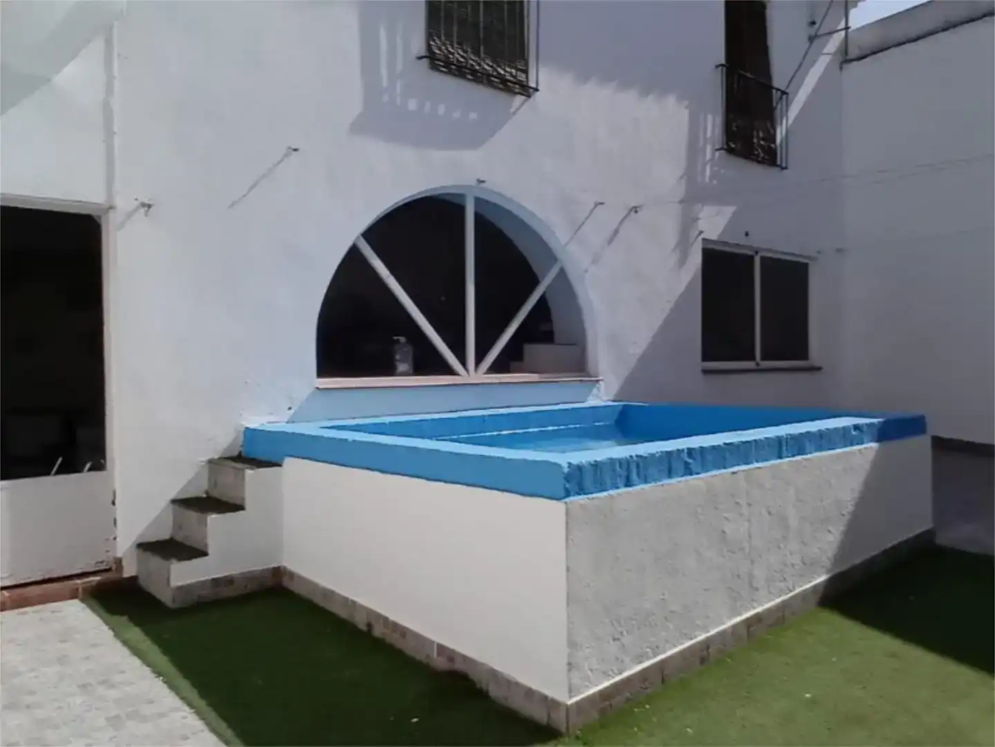 Piscina de Casa adosada en venda en Bujalance amb Aire condicionat, Piscina i Balcó