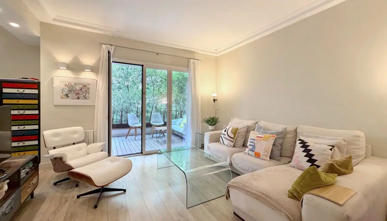 Sala d'estar de Pis en venda en Barcelona amb Aire condicionat, Calefacció i Parquet