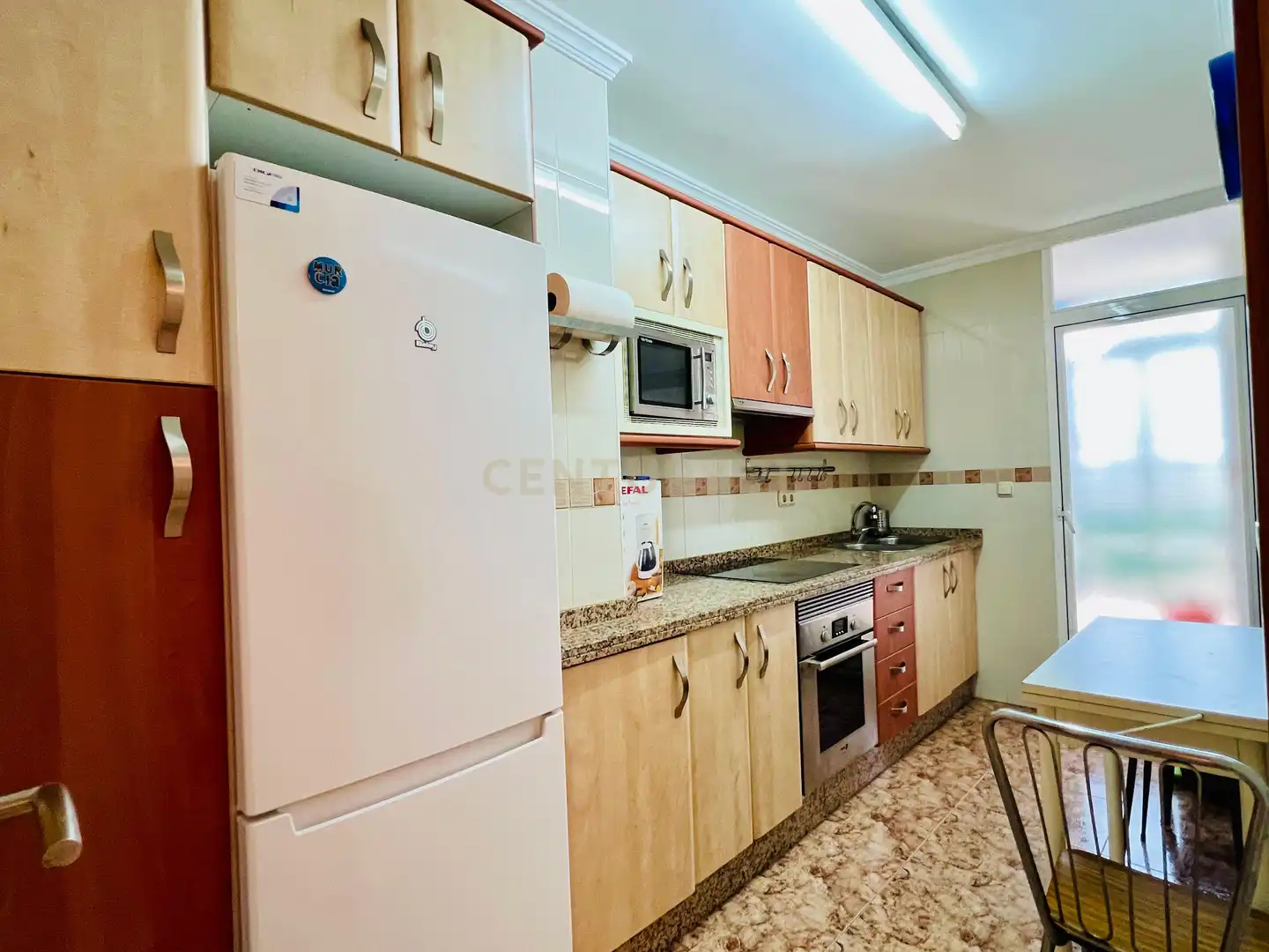 Kitchen of Flat for rent in Granada  with Air Conditioner, Oven and Washing machine