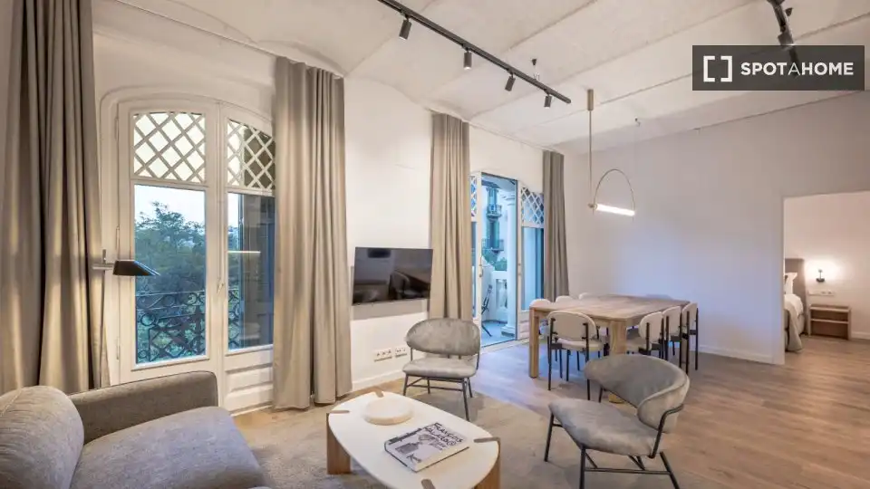 Piso con terraza en alquiler en Eixample