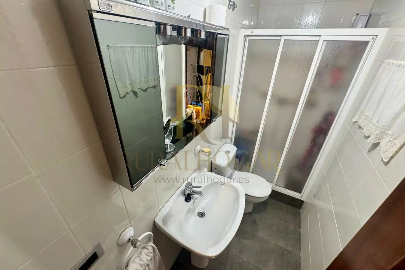 Baño de Casa o chalet en venta en Santovenia de la Valdoncina con Calefacción, Jardín privado y Parquet