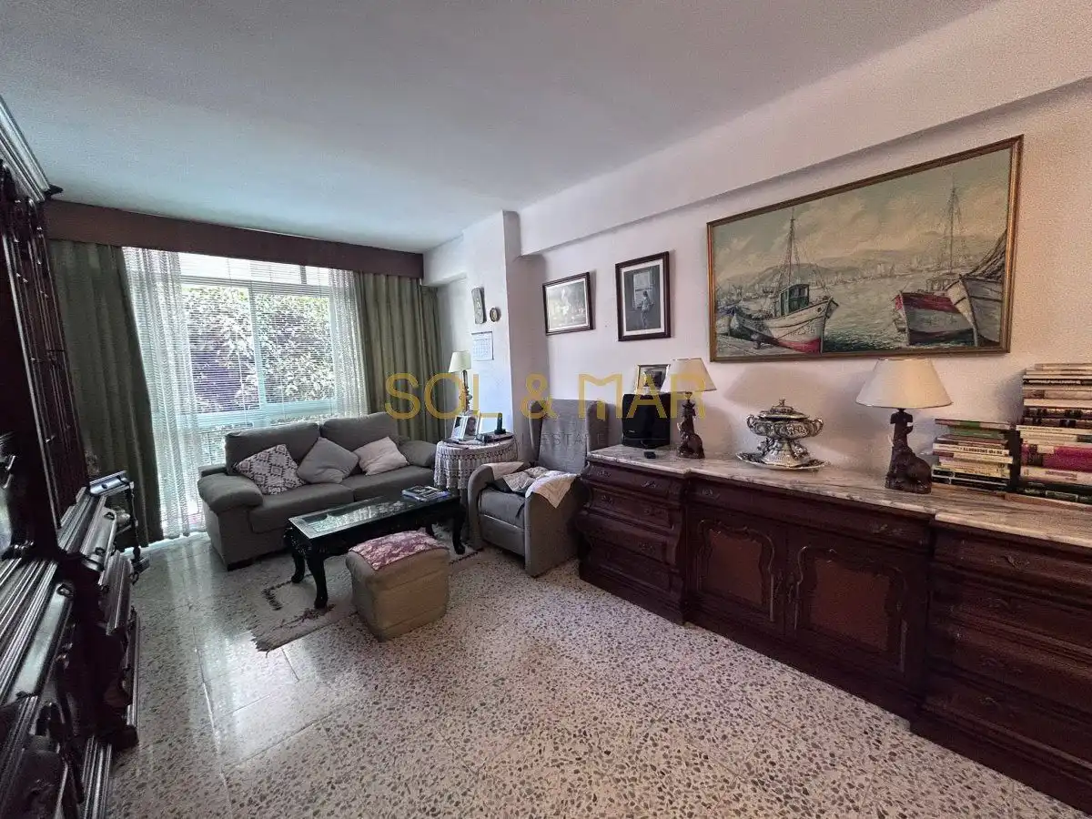 Sala de estar de Piso en venta en Torremolinos con Calefacción, Terraza y Amueblado
