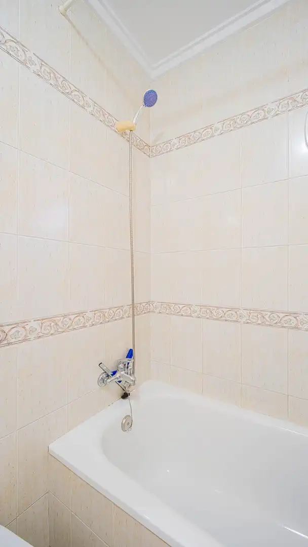 Baño de Dúplex en venta en Torrevieja con Aire acondicionado, Jardín privado y Trastero