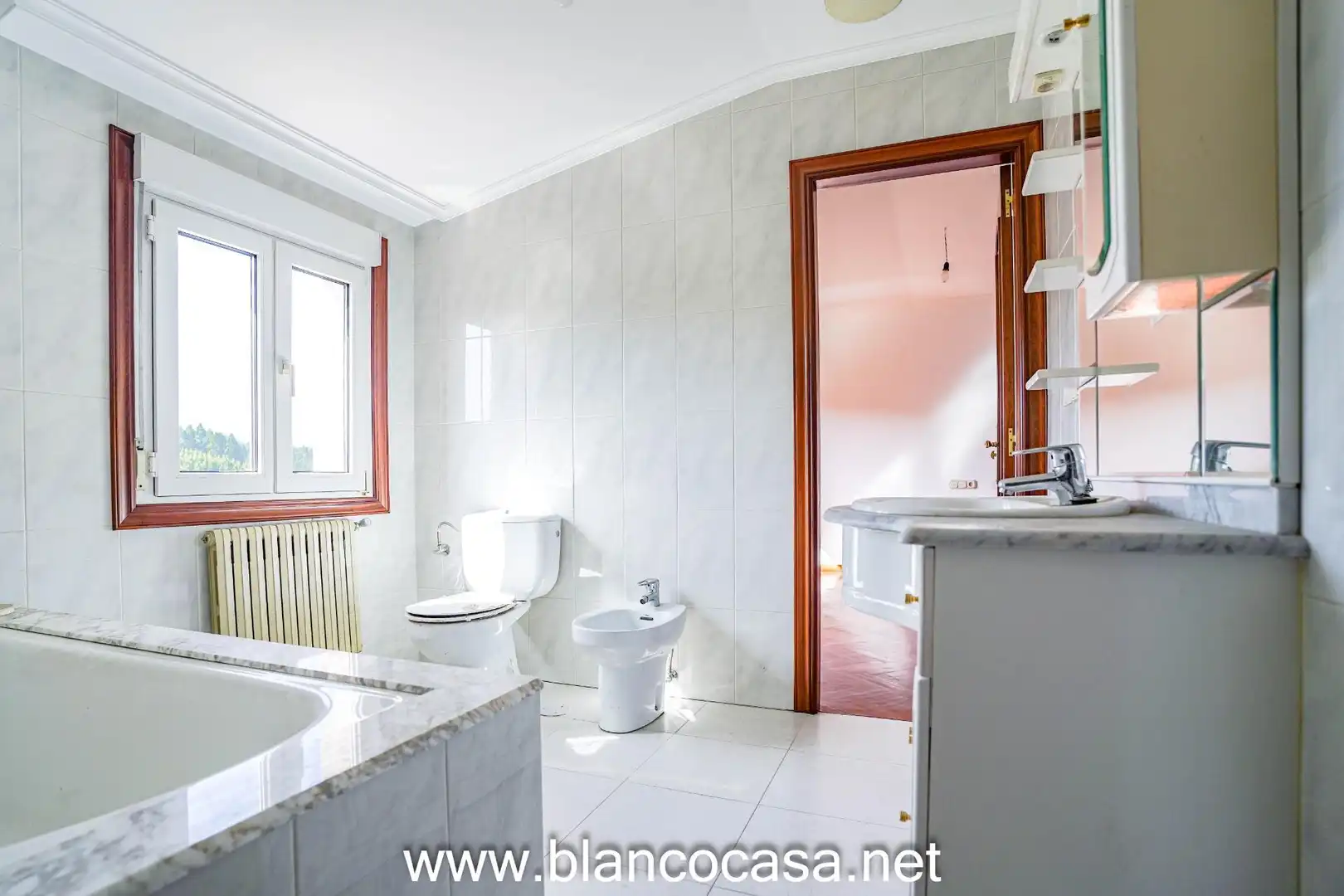 Baño de Casa o chalet en venta en Carballo con Calefacción, Jardín privado y Trastero
