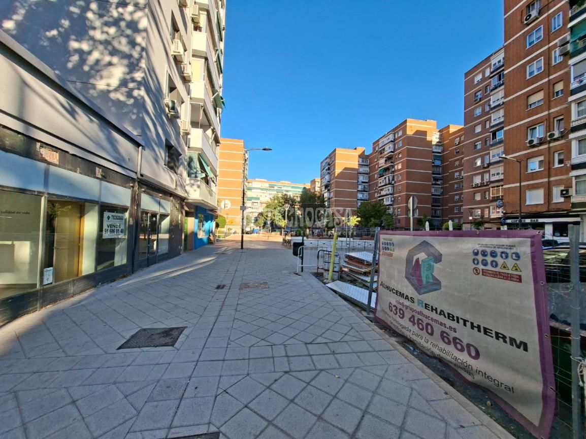 Vista exterior de Local en venda en Leganés