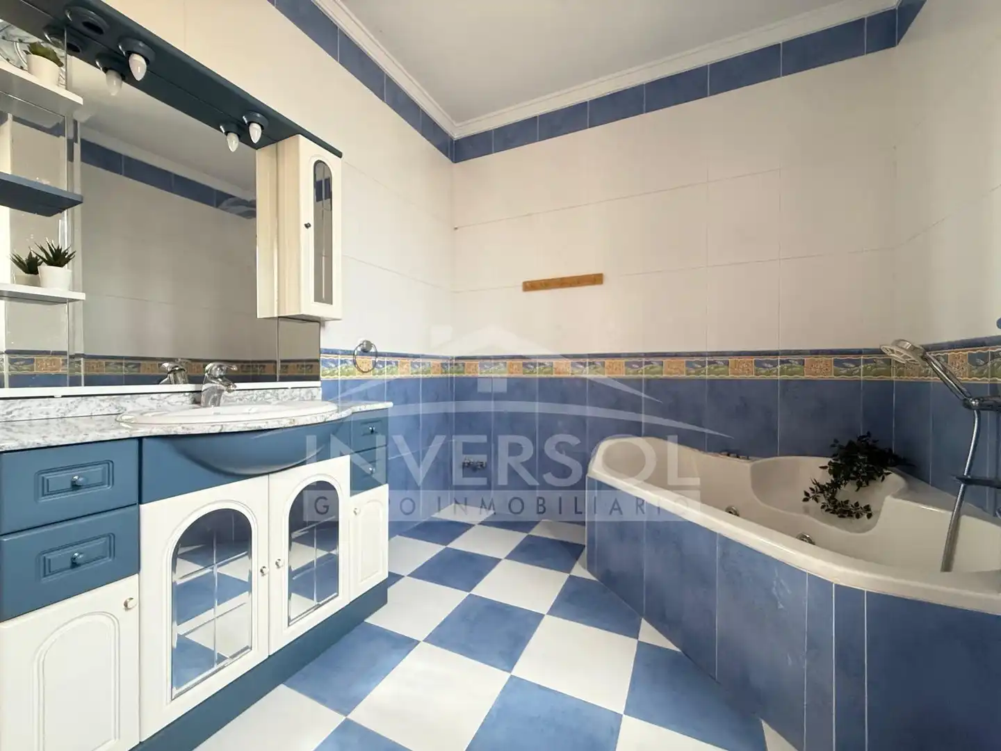 Baño de Casa o chalet en venta en El Ejido con Jardín privado, Terraza y Trastero