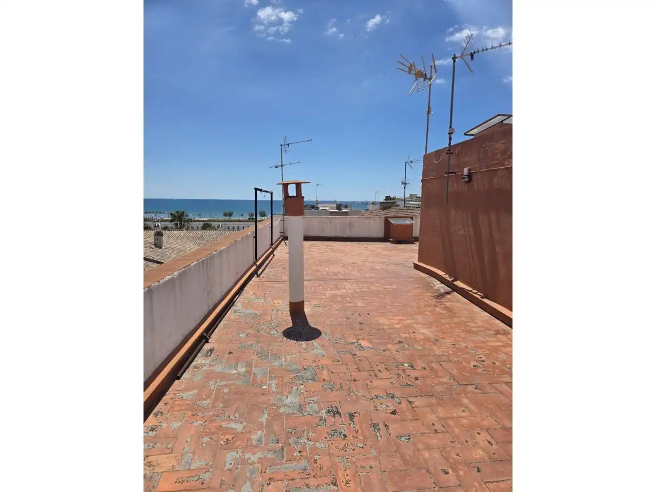 Vista exterior de Piso en venta en Cunit con Aire acondicionado, Terraza y Balcón