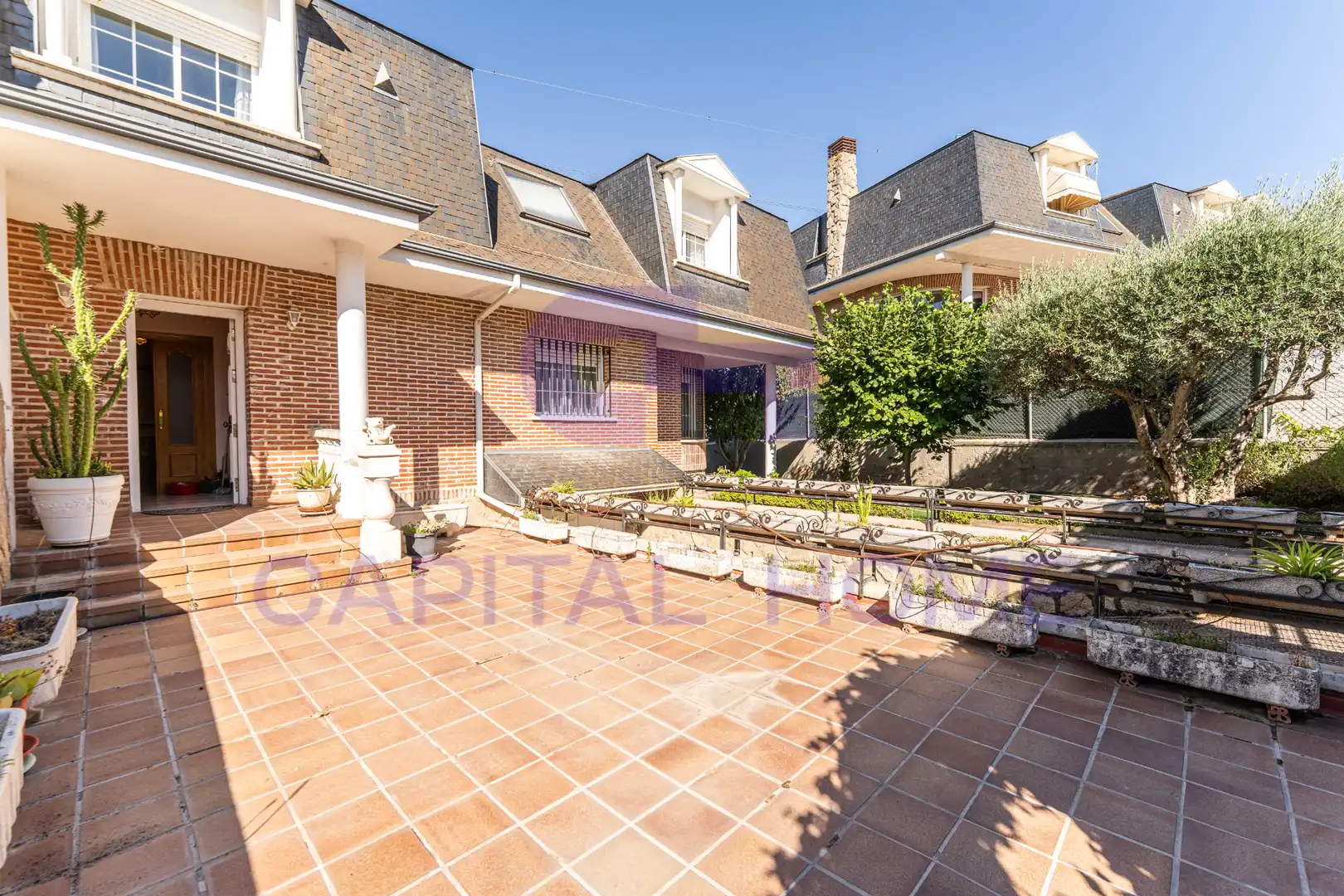 Doppelhaushälfte mit Garten zum Verkauf in Calle del Roble, imagen 5