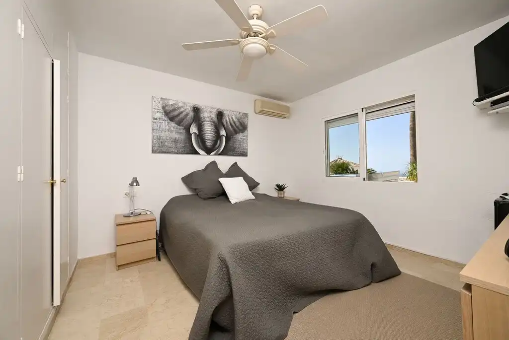 Dormitori de Casa o xalet en venda en Benalmádena amb Aire condicionat, Jardí privat i Terrassa