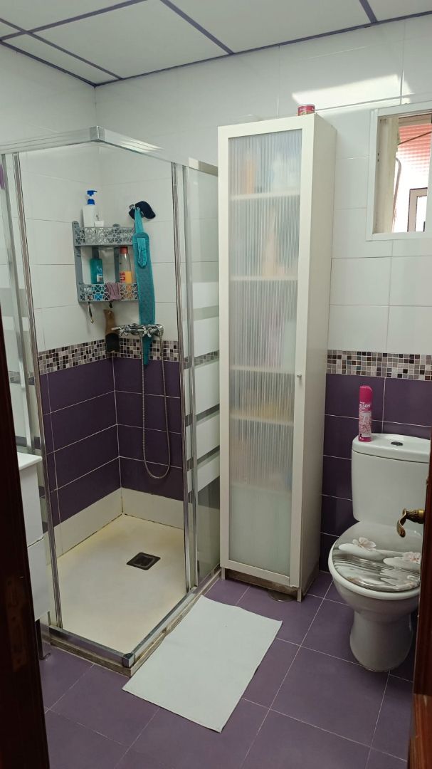 Bathroom of Flat for sale in  Madrid Capital  with Air Conditioner, Heating and Parquet flooring