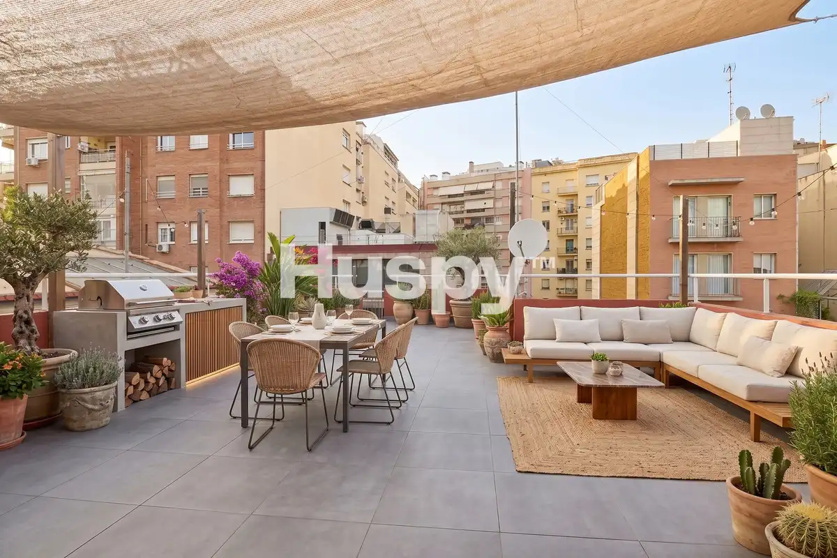 Àtic amb terrassa en venda a Carrer de Déu i Mata 142